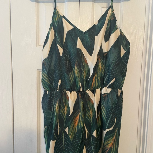 Floral/ tropical print romper! Size XL